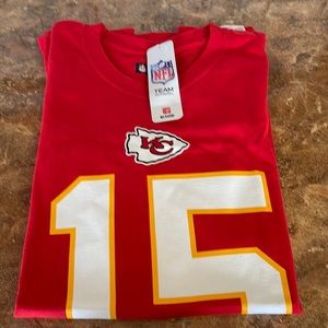 NWT KC Chiefs - Mahomes #15 - Mens T Shirt - sz Large - NFL
